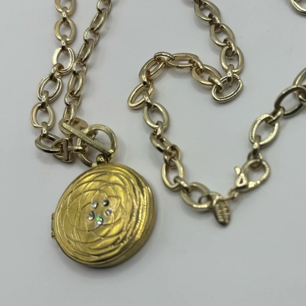 Marlyn Schiff Gold Locket Pendant Necklace - Picture 4 of 5